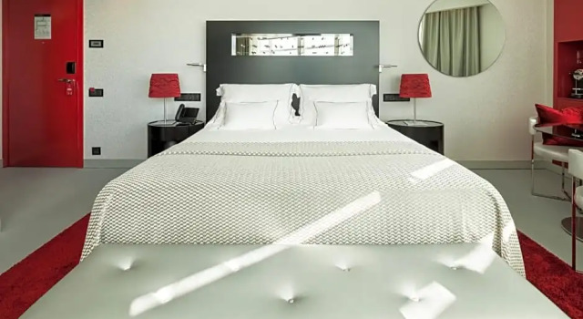 Номер Premium MYRIAD by SANA Hotels