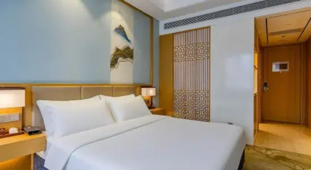 Номер Standard Century Runhua Hotel