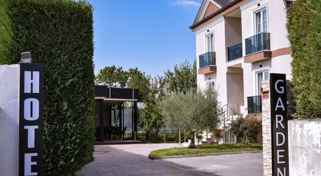 Airport Garden Hotel