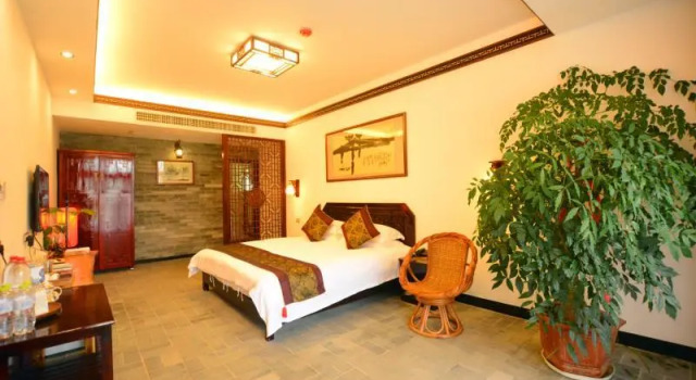 Люкс с балконом и с видом на реку Yangshuo Eden Garden Hotel