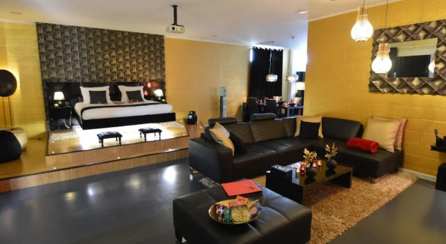 Deluxe Holiday Home in Welkenraedt with Hot Tub & Steam Shower, Rezervovat Hotel Hotely v Lutych s parkováním, Parkování
