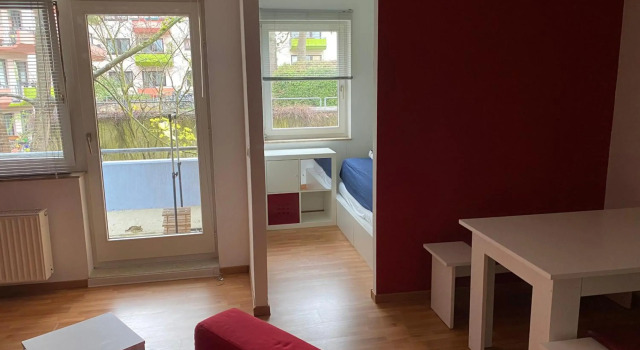 Zwei Zimmer Appartment mit Balkon und Stellplatz voll möbliert