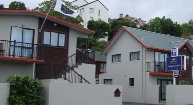 Люкс 755 Regal Court Motel