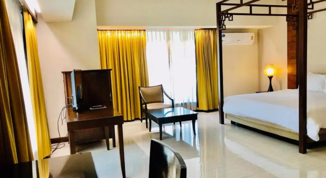 Семейный люкс Indra Regent Hotel