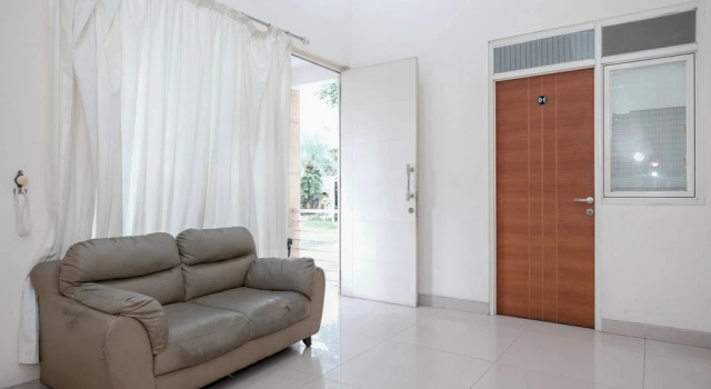 RedDoorz near UNESA Citraland Surabaya, Buchen Sie Hotel Sambikerep Pradahkalikendal