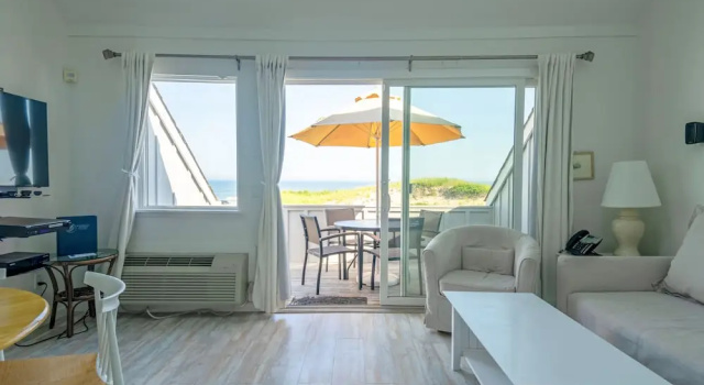 Четырёхместный номер Standard oceanfront Windward Shores Ocean Resort