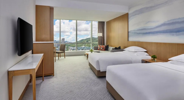 Четырёхместный номер Standard Crowne Plaza Zhuhai City Center by IHG