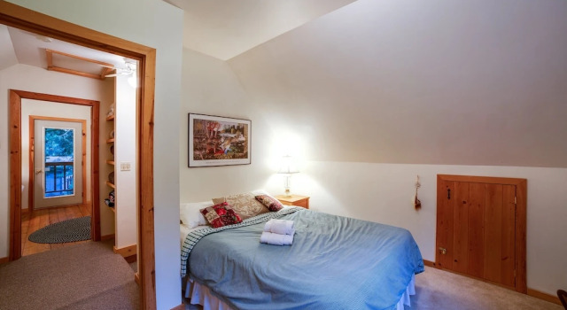 32MBR - BBQ - Pets Ok - Wood Stove - Sleeps 7, Buchen Sie Ferienhaus Hotels in Glacier mit Parkplatz, Parkplätze