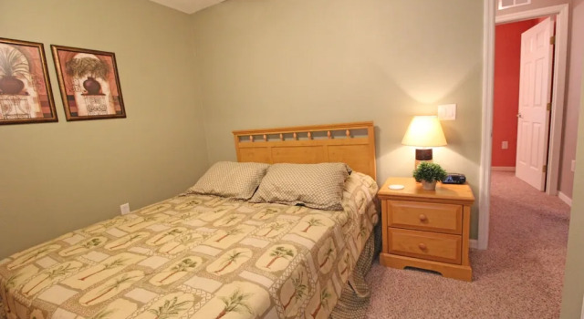 Golf , Walk To The Course 3 Bedroom Condo by RedAwning