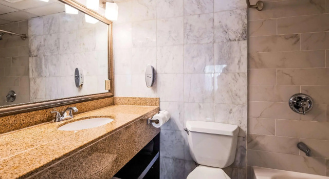 Четырёхместный номер Standard Aiden by Best Western Newark Airport