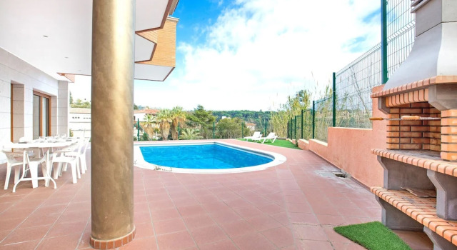 Вилла с 3 комнатами Villa Paulina