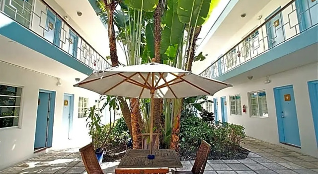 Полулюкс Aqua Hotel & Suites