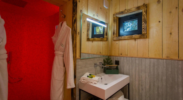 Domaine de l'Authentique Cabanes dans les arbres, Rezervovat Hotel Hotely v Doubs s parkováním, Parkování