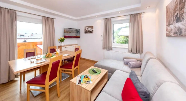 Elto Appartements Chalet, Rezerwuj Chalet Hotele w Salzburg z parkingiem, Parking