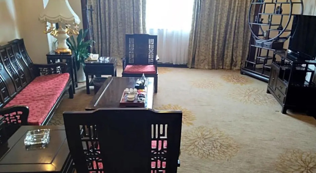 Люкс Deluxe Jindu Crown Hotel