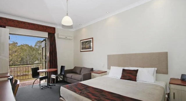 Номер Standard с балконом Prince of Wales Hotel