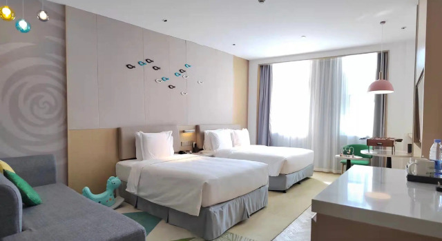 Трёхместный номер Standard Holiday Inn Shanghai Dishui Lake by IHG