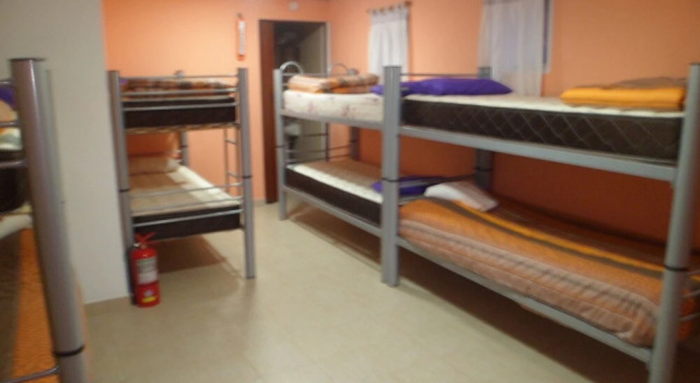 Кровать в общем номере Milenarios Hostel