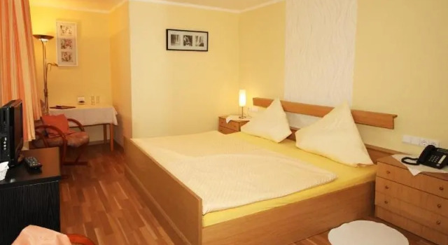 Landhotel Weinrich, Забронировать Отель Отели Наумбург 3 звезды, 3*