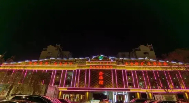 Xinhaiwan Hotel, Rezerwuj Hotel Hotele w Chifeng z parkingiem, Parking
