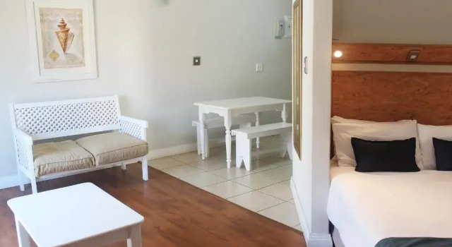 Студия Цокольный этаж Oceans Hotel & Self Catering