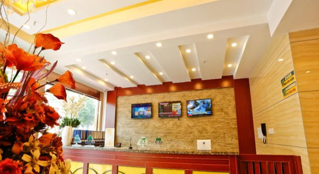GreenTree Inn JiangSu XuZhou Feng County LiuBang Plaza Express Hotel, Rezerwuj Hotel Yichun Jiangxi