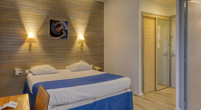 Трёхместный номер Standard Hôtel & Spa Le Gambetta, Bergerac, Centre ville