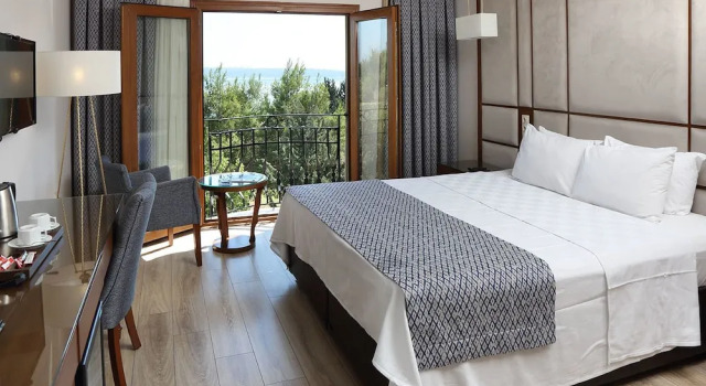 Двухместный номер Standard с видом на озеро Golden Lake Hotel
