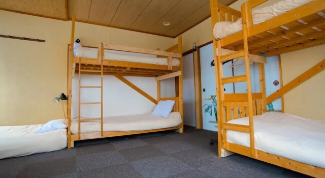 Четырёхместный номер Standard Black Diamond Lodge
