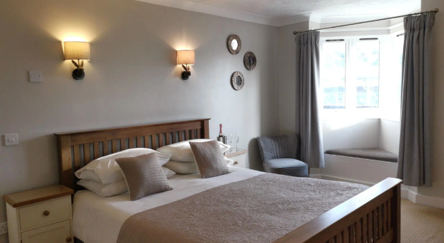 The River Haven Hotel, Забронировать Отель Рай 