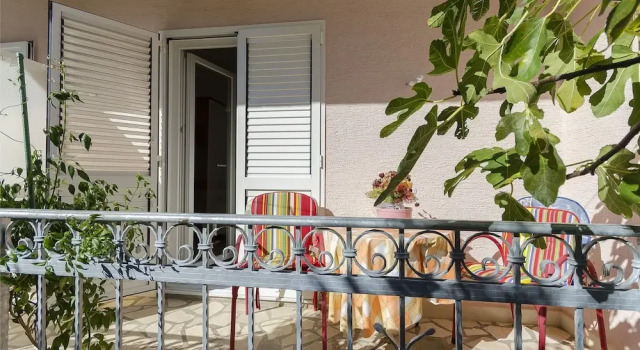 Apartment and Rooms Ema, Забронировать Апартаменты/квартира Водице Шибенско-Книнская жупания, рядом с Пляж Фрателли
