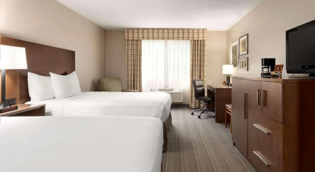 Четырёхместный номер Standard Country Inn & Suites by Radisson, Baxter, MN