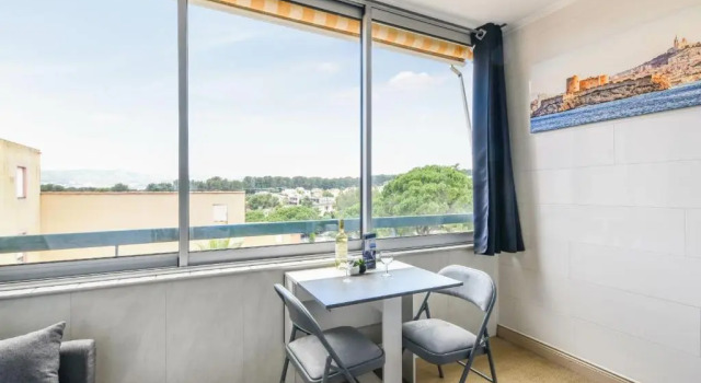 Студия Charming studio with parking 2 minutes from the sea in La Ciotat - Welkeys