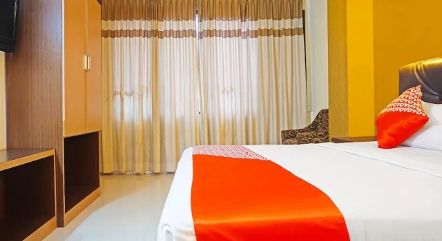 Двухместный номер Standard RedDoorz Plus at Grand Populer Hotel Makassar