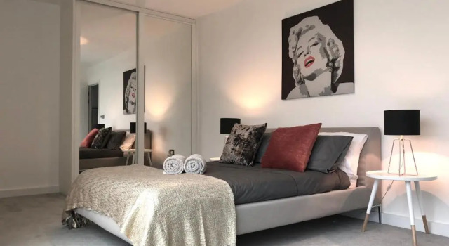 NEW Luxury 3BR Penthouses With Stunning Olympic Park and City Views, Забронировать Отель Отели Англии с бассейном, Бассейн