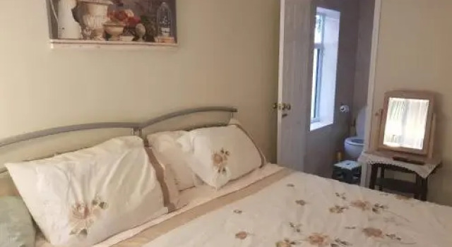 Steve's Place, Rezervați Hotel Stoney Stanton 