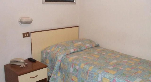 Hotel Nuova Italia, Забронировать Отель Монтекатини-Терме Тоскана, рядом с Montecatini Train Station