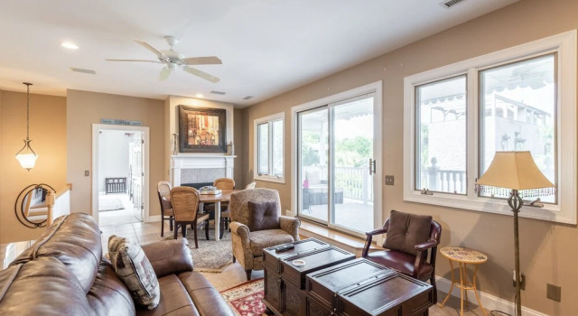 Isle of Palms Estate w/ Pool & Alfresco Lounges home, Забронировать Дом для отпуска Коттеджи Южной Каролины, Коттедж