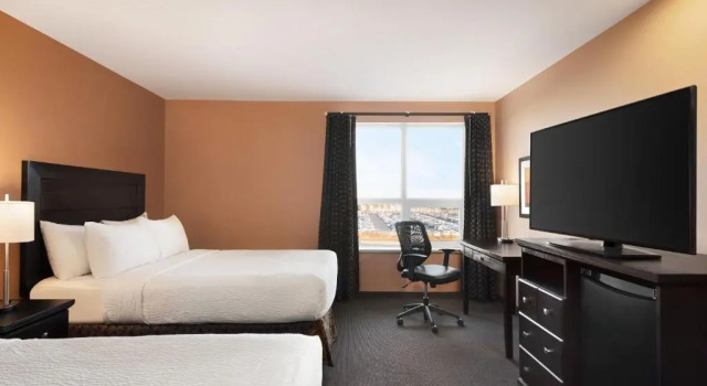 Четырёхместный номер Standard Royal Hotel Edmonton Airport Trademark Collection By Wyndham