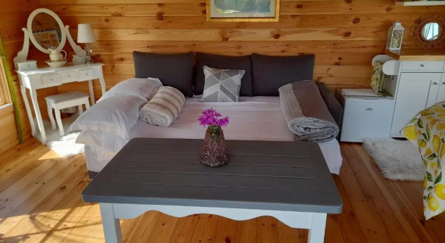 Log cabin retreat and luxury bell tent, Забронировать Отель Роулендс-Касл Западный Суссекс