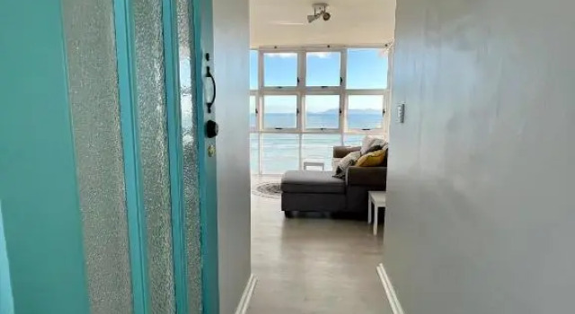 Beachfront apartment with endless views!