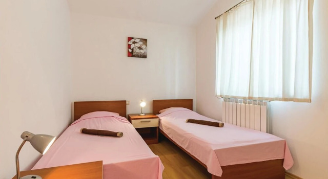Beautiful Home in Liznjan With Wifi and 6 Bedrooms, Забронировать Отель Отели Лижнян 3 звезды, 3*