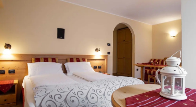 Полулюкс Hotel Astoria