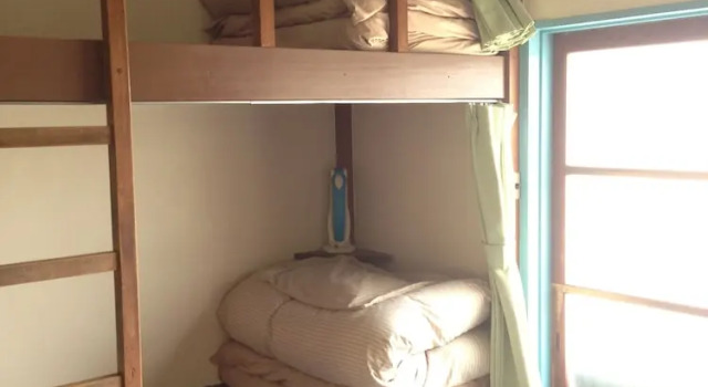 Кровать в общем номере (мужской номер) с балконом Amanohashidate Youth Hostel