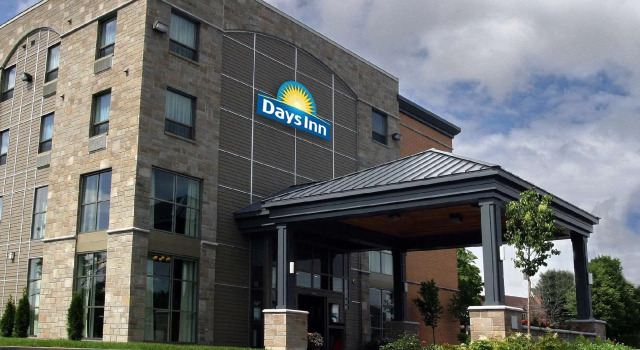 Номер Standard Days Inn by Wyndham Levis