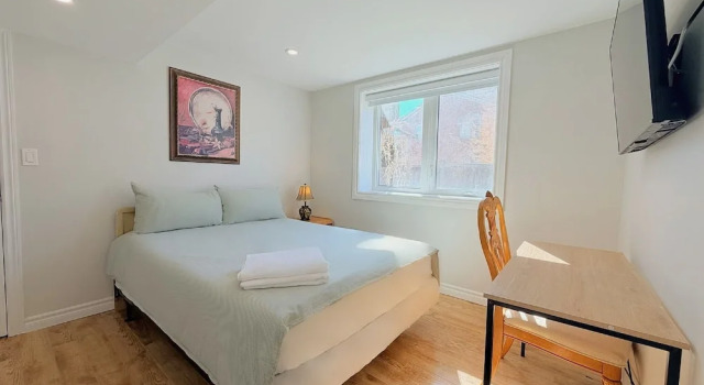 Номер Comfort Cozy Rooms in Bright Walkout Suite - Newly Renovated in 2026