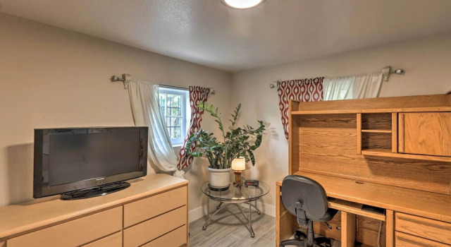 Trendy Denver Getaway ~ 4 Mi to Downtown!