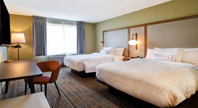 Четырёхместный номер Standard Fairfield Inn & Suites by Marriott Milwaukee North