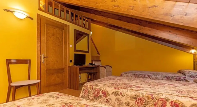 Трёхместный номер Standard Мансарда Hotel Solana