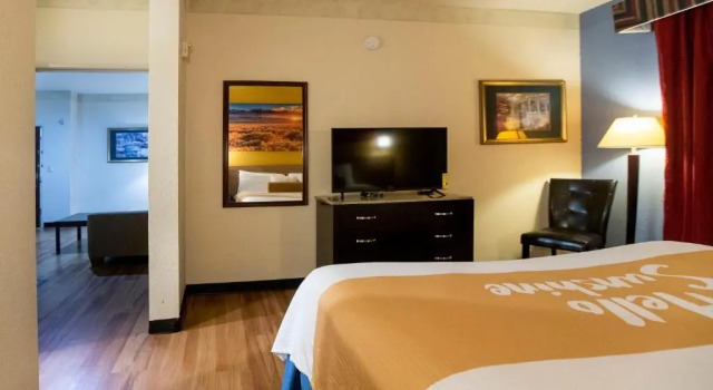 Двухместный номер Deluxe Days Inn & Suites by Wyndham Houston North/Aldine